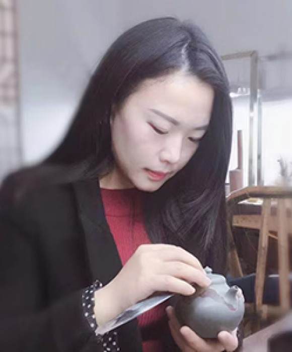 紫砂艺人安德敏，助理工艺美术师
