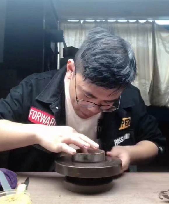 紫砂艺人宋学成，助理工艺美术师