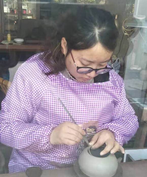 紫砂艺人宋薇，助理工艺美术师
