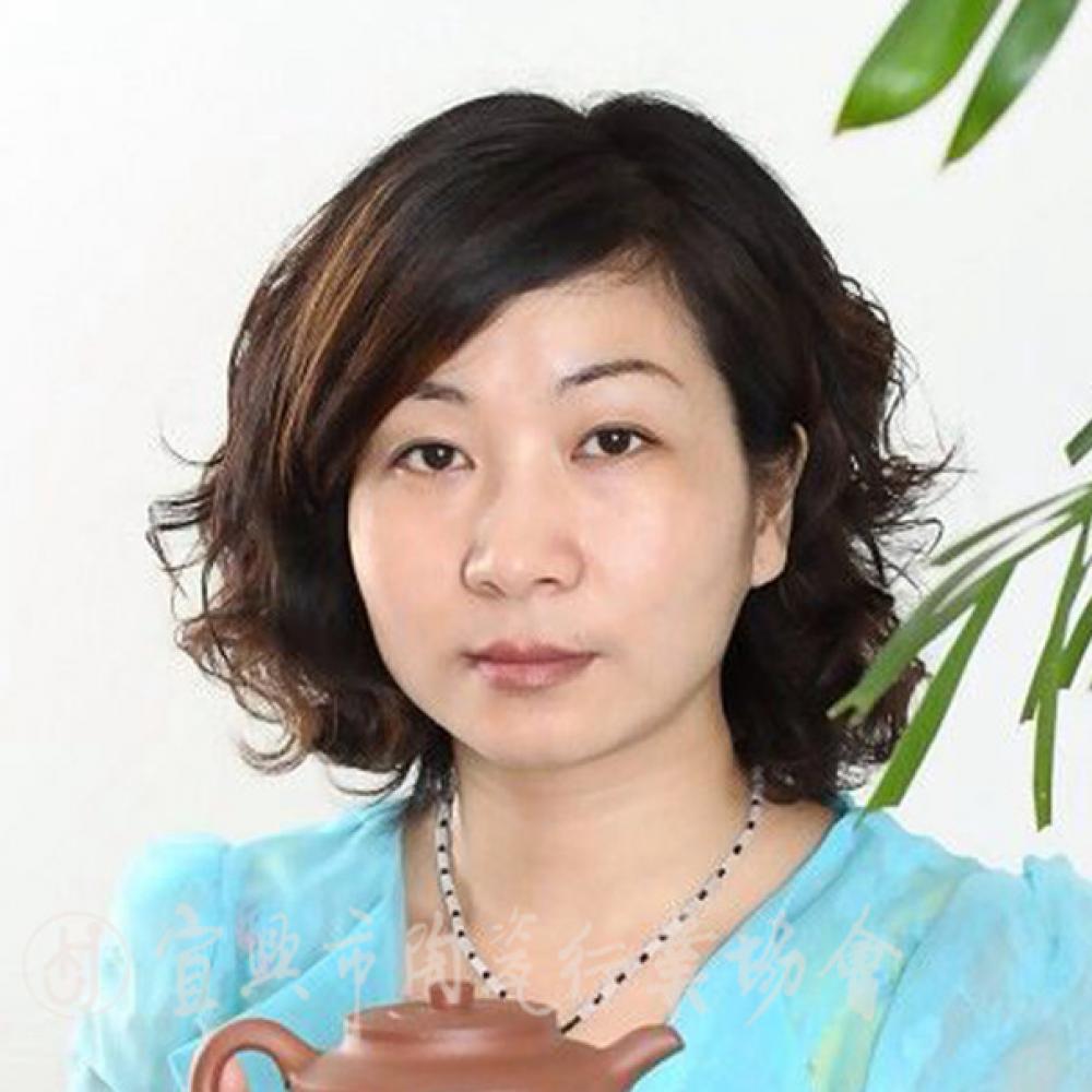 紫砂艺人宗卓芸，高级工艺美术师