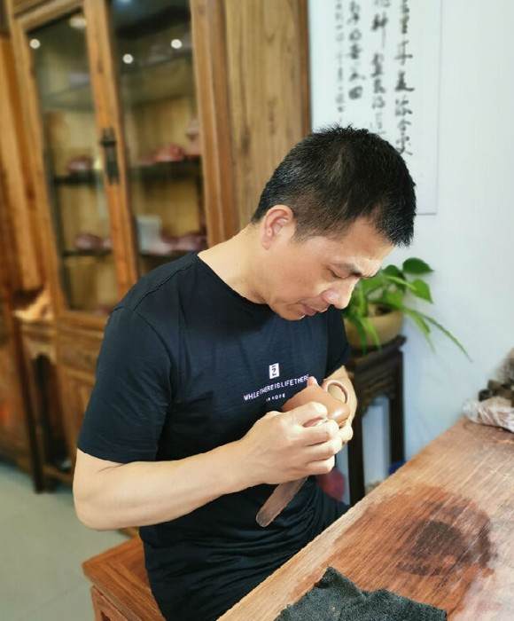 紫砂艺人宗国洪，工艺美术师