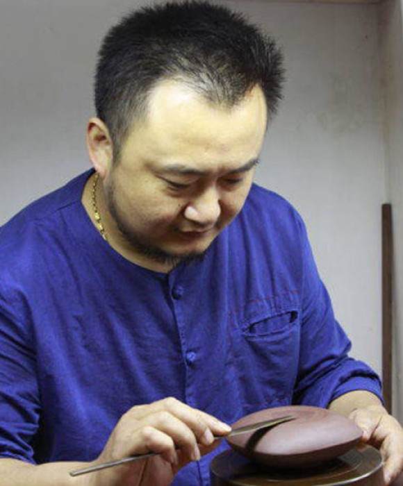 紫砂艺人密为强，工艺美术师