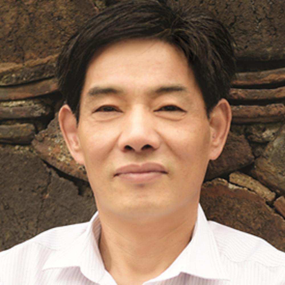 紫砂艺人尹仲君，工艺美术师