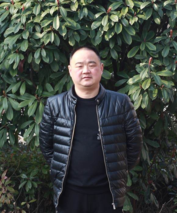 紫砂艺人尹优群，高级工艺美术师