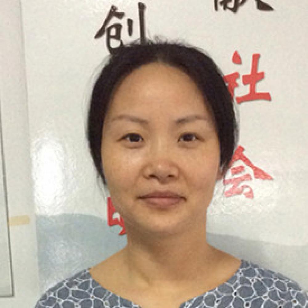 紫砂艺人尹优英，工艺美术师