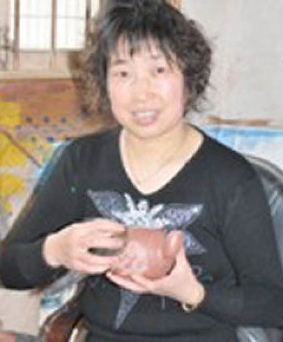 紫砂艺人尹听娣，工艺美术师