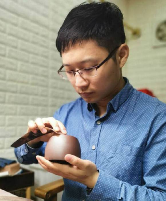 紫砂艺人尹家骥，工艺美术师