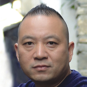 紫砂艺人尹小峰，工艺美术师