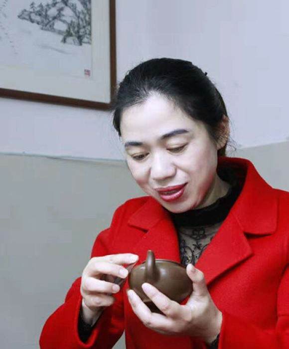 紫砂艺人尹巍巍，助理工艺美术师