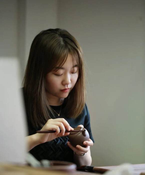 紫砂艺人尹旻，助理工艺美术师