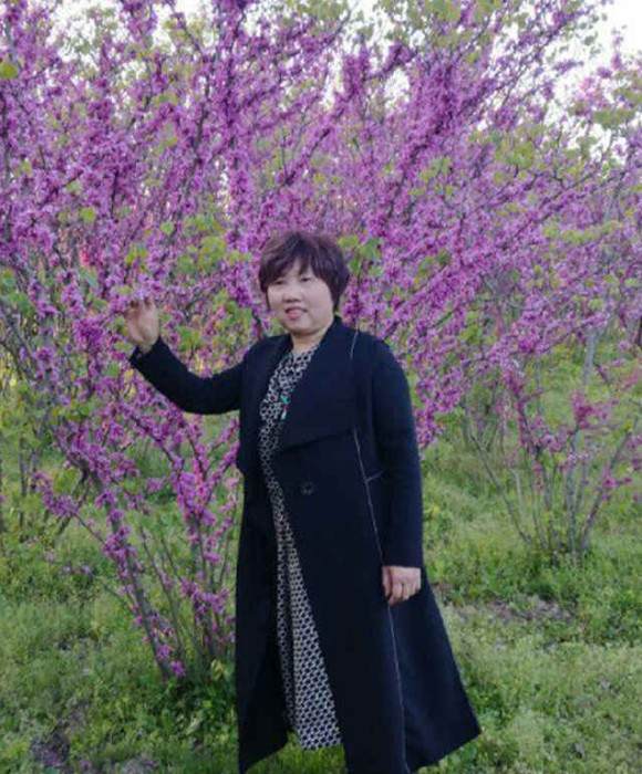 紫砂艺人尹荷芳，助理工艺美术师