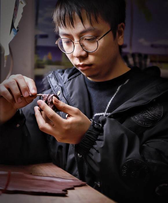 紫砂艺人崔杨健，助理工艺美术师