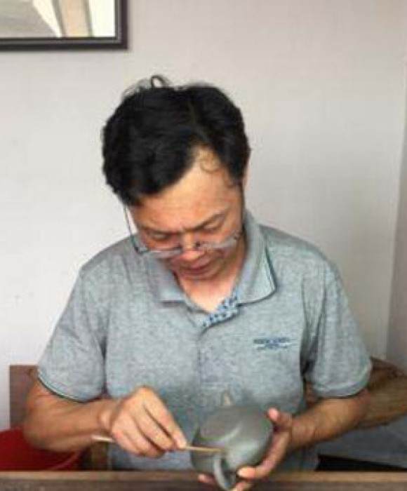 紫砂艺人崔洪新，工艺美术师