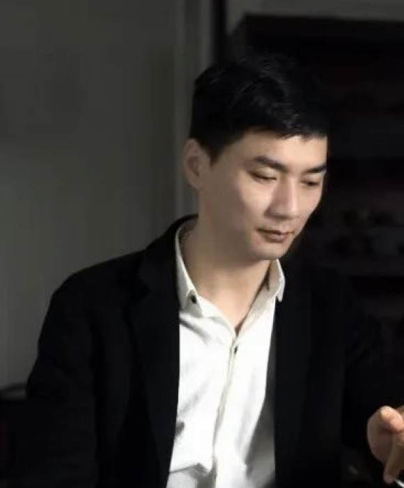 紫砂艺人左晓龙，助理工艺美术师