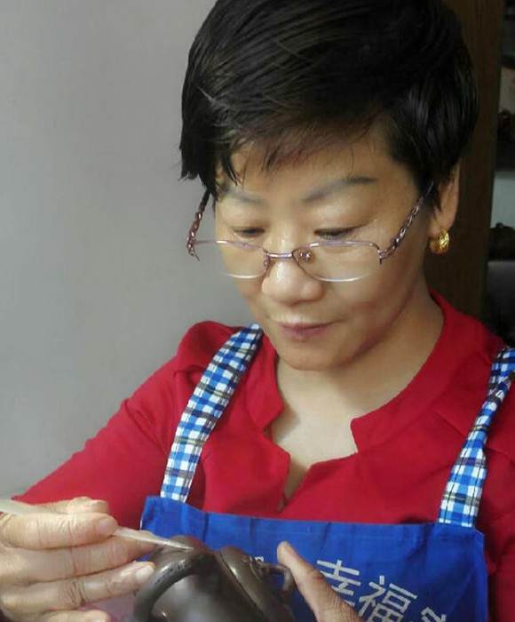紫砂艺人庄伟平，助理工艺美术师