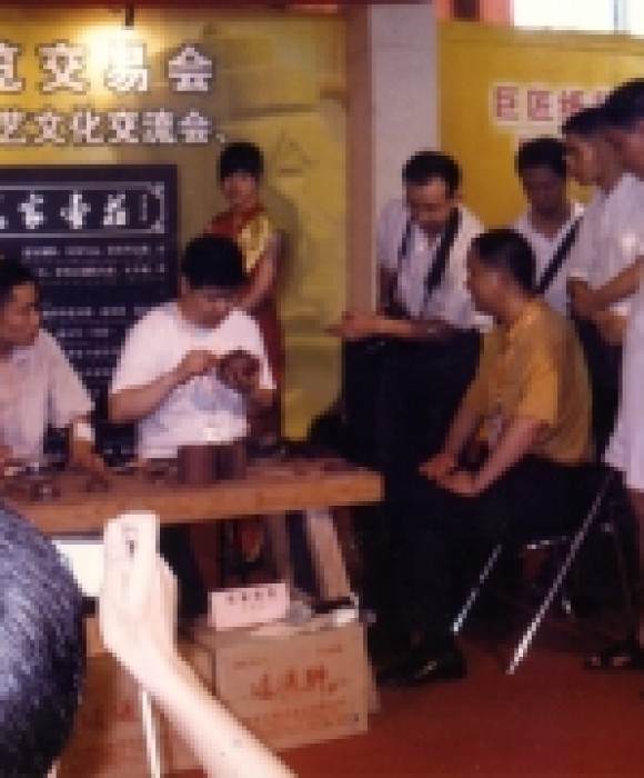 紫砂艺人庄冬艳，高级工艺美术师