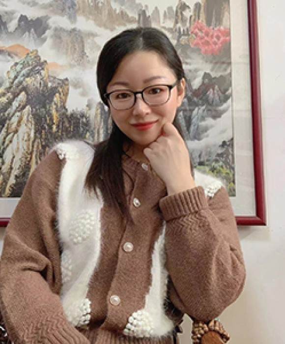 紫砂艺人庄芸，工艺美术师