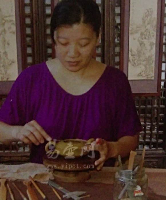 紫砂艺人庄跃英，工艺美术师