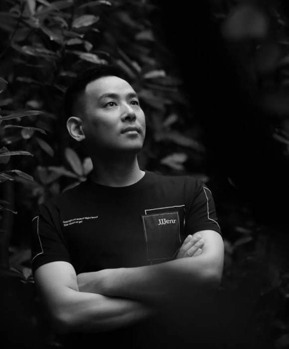 紫砂艺人应乐，工艺美术员