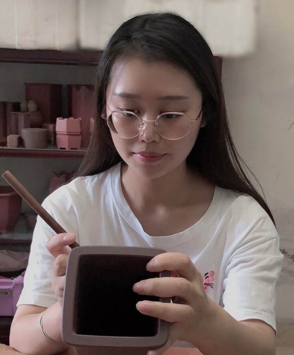 紫砂艺人应倩婷，工艺美术师
