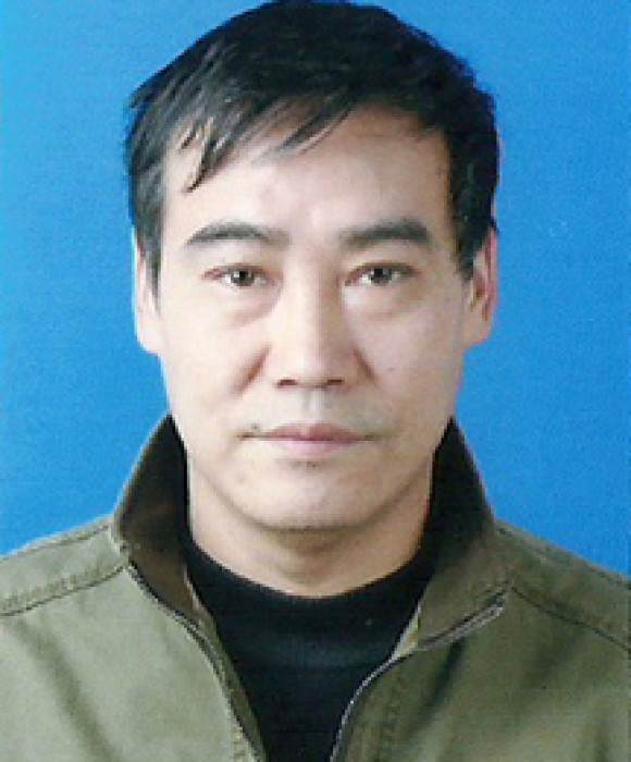紫砂艺人应洪平，高级工艺美术师