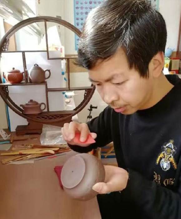 紫砂艺人应良良，工艺美术师