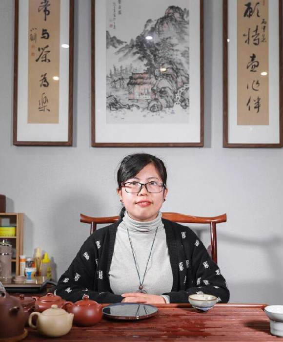 紫砂艺人张丽霞，工艺美术师
