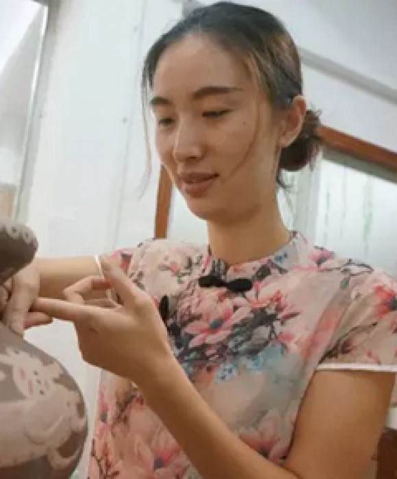 紫砂艺人张丽，工艺美术师