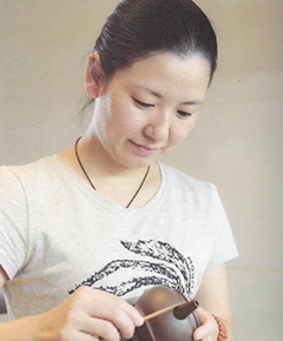 紫砂艺人张亚萍，民间实力派