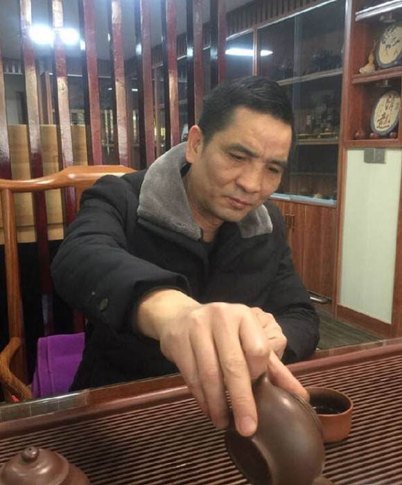 紫砂艺人张亦忠，工艺美术师