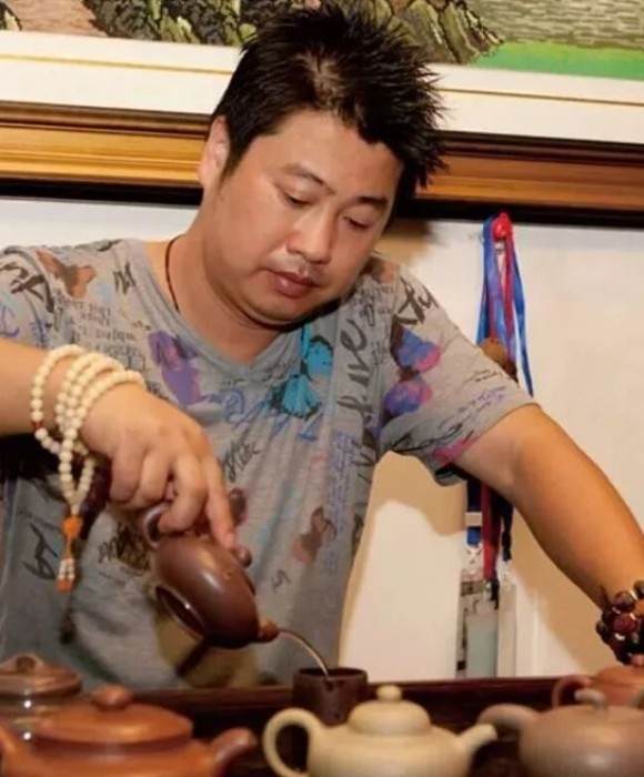 紫砂艺人张伟军，正高级工艺美术师