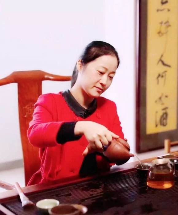 紫砂艺人张倩倩，工艺美术员