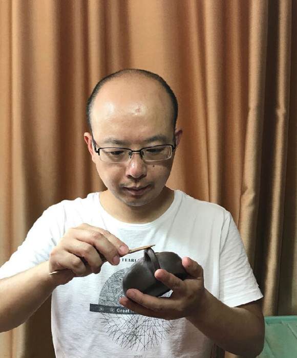 紫砂艺人张军，工艺美术员