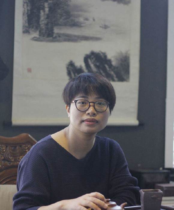 紫砂艺人张嘉茜，助理工艺美术师