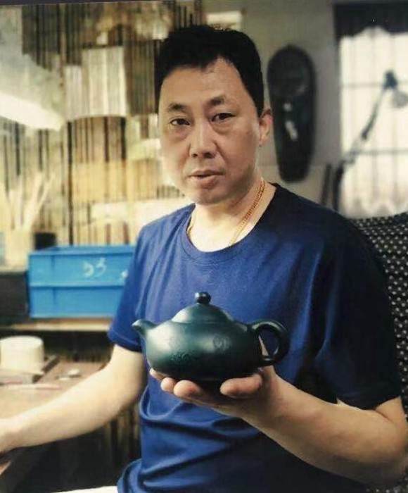 紫砂艺人张国伟，高级工艺美术师