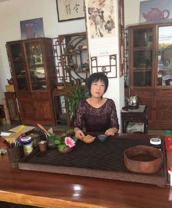 紫砂艺人张娟，助理工艺美术师