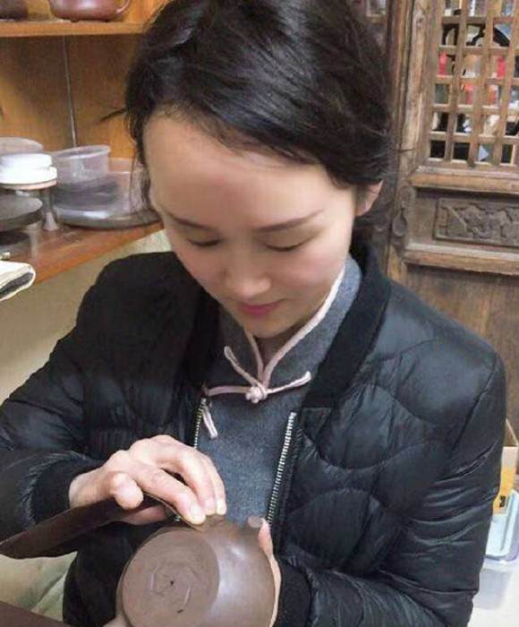 紫砂艺人张戌姣，工艺美术师