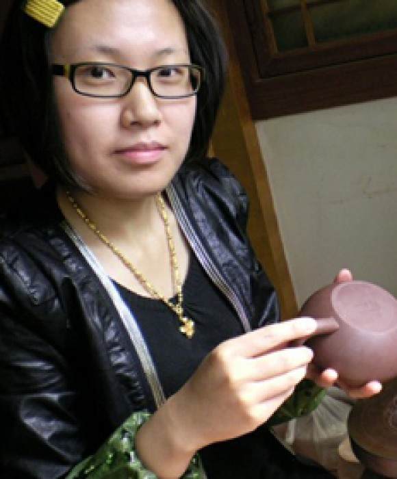 紫砂艺人张明，工艺美术员