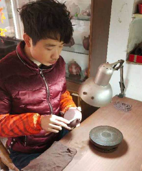 紫砂艺人张晔鹏，助理工艺美术师