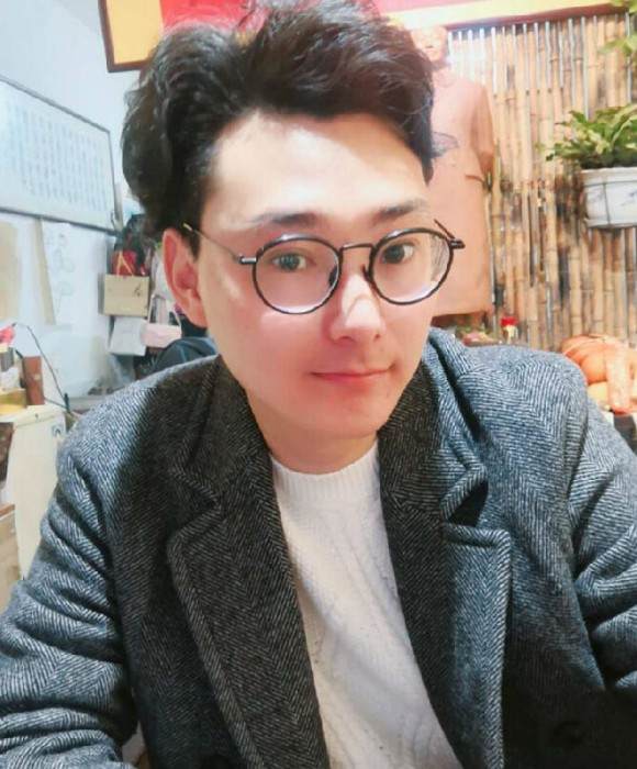 紫砂艺人张晨，助理工艺美术师