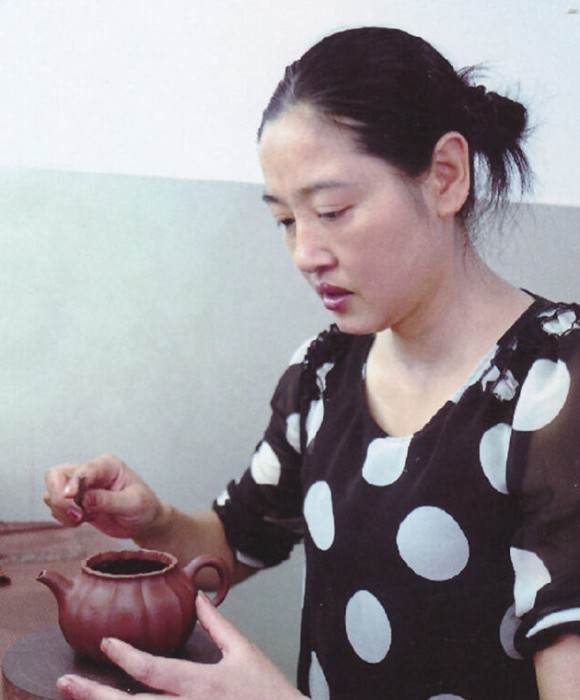 紫砂艺人张暗娣，工艺美术师