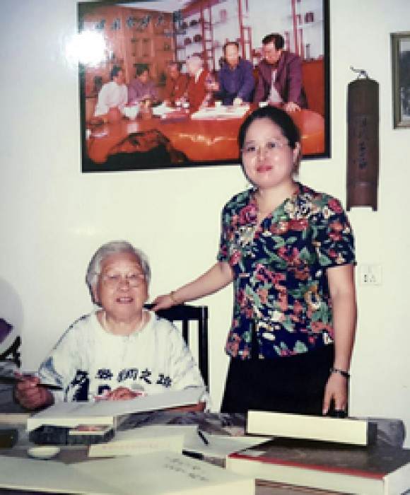 紫砂艺人张杏娟，高级工艺美术师