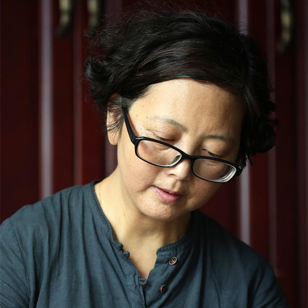紫砂艺人张梅珍，高级工艺美术师