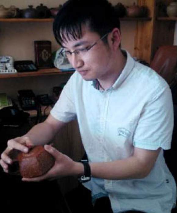 紫砂艺人张益峰，助理工艺美术师
