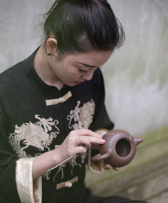 紫砂艺人张艺馨，工艺美术师