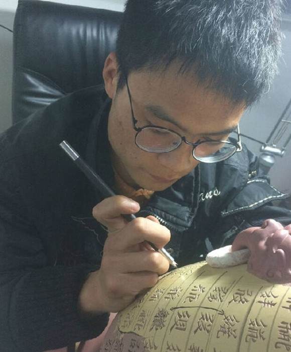 紫砂艺人张锦，助理工艺美术师
