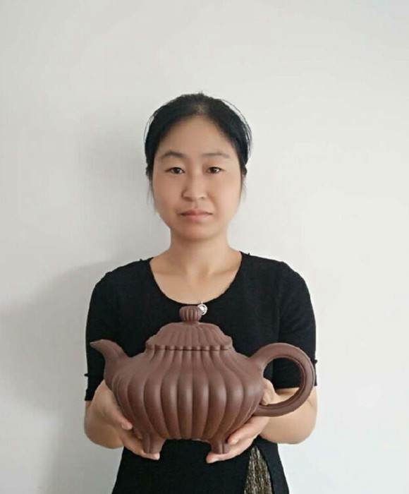 紫砂艺人张静珍，工艺美术师