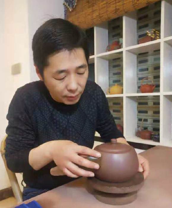 紫砂艺人彭国明，工艺美术员