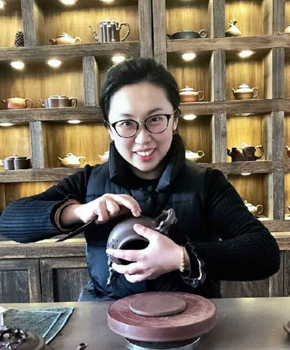 紫砂艺人彭思云，工艺美术师