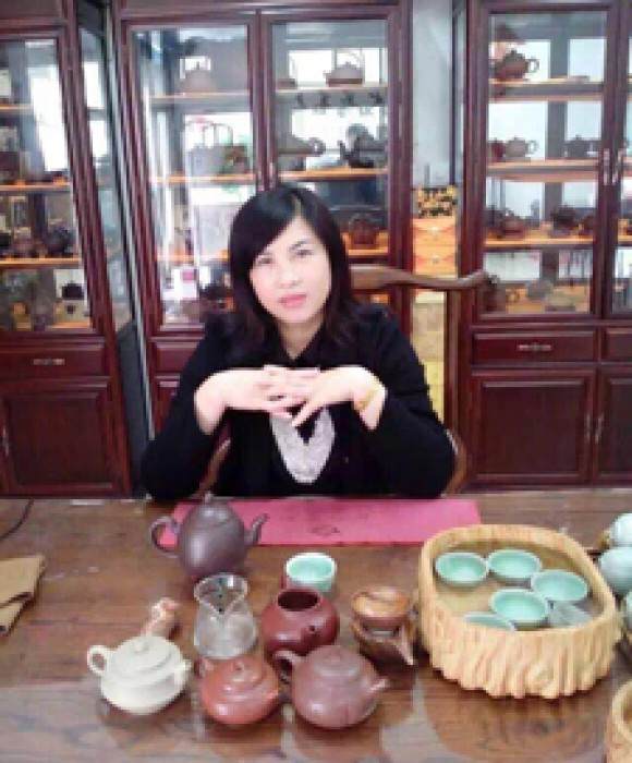 紫砂艺人彭现秀，高级工艺美术师